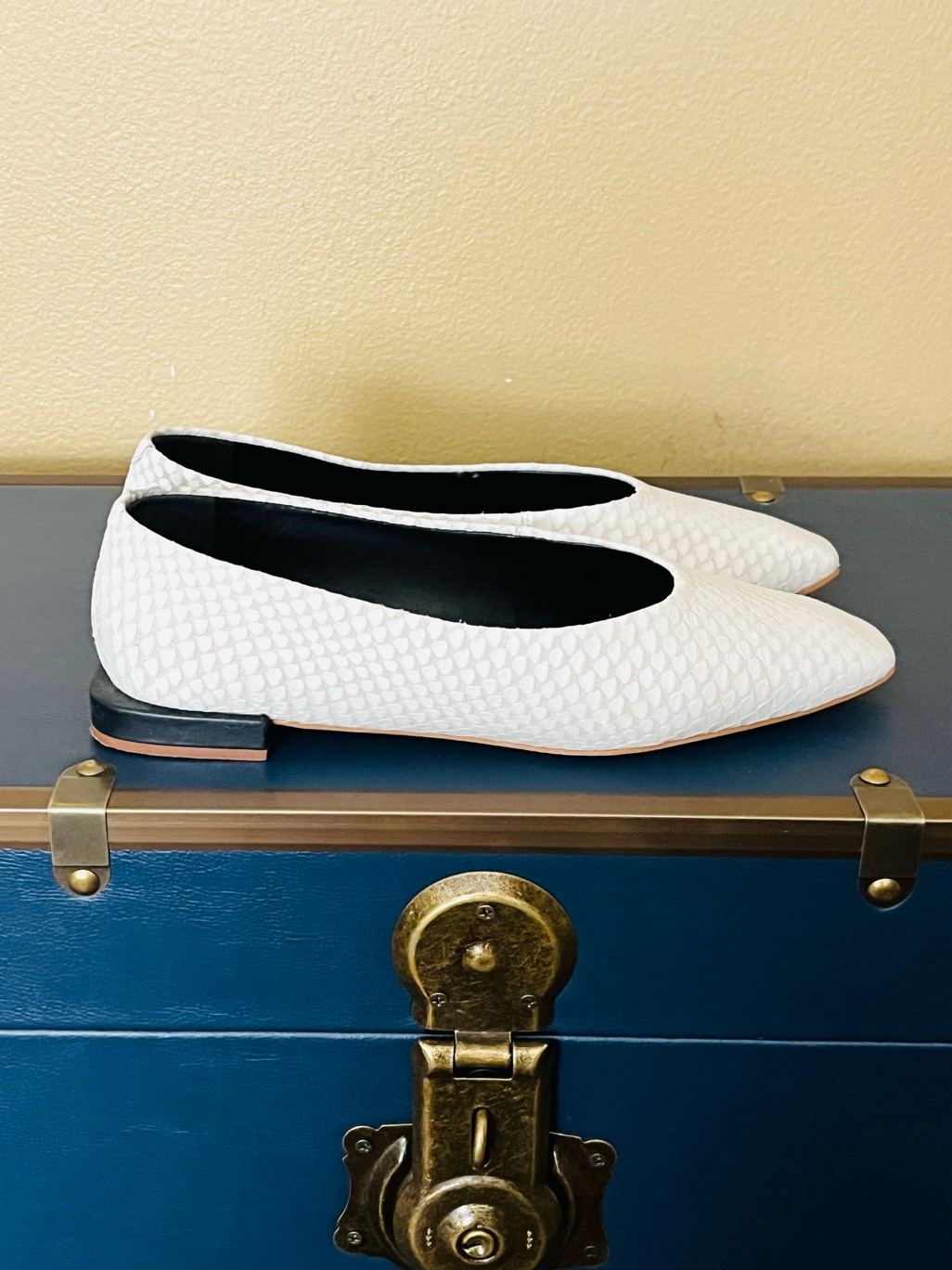 Saks Fifth Avenue Women's Flat Slip-On Leather Shoes Size 7.5 White